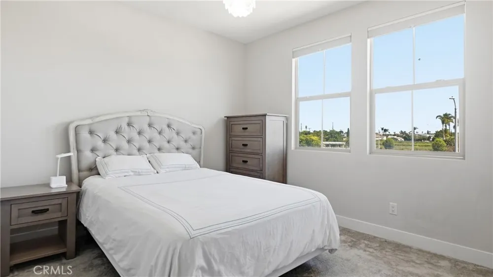 9794 Skylar Fountain Valley, CA 92708