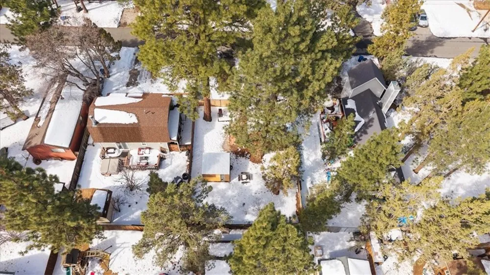 573 Spruce Sugarloaf, CA 92386
