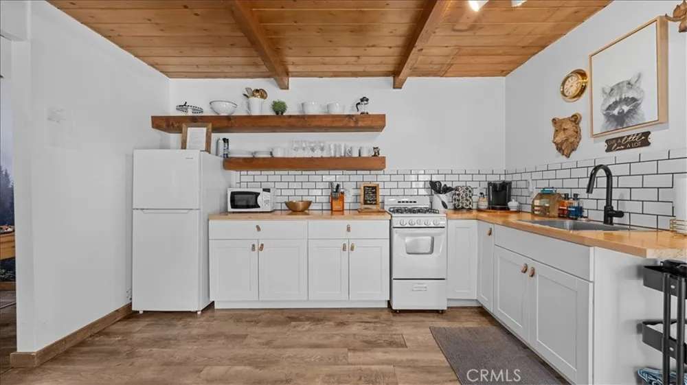 573 Spruce Sugarloaf, CA 92386