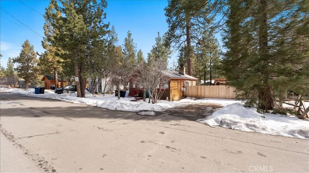 573 Spruce Sugarloaf, CA 92386