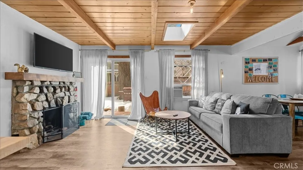 573 Spruce Sugarloaf, CA 92386