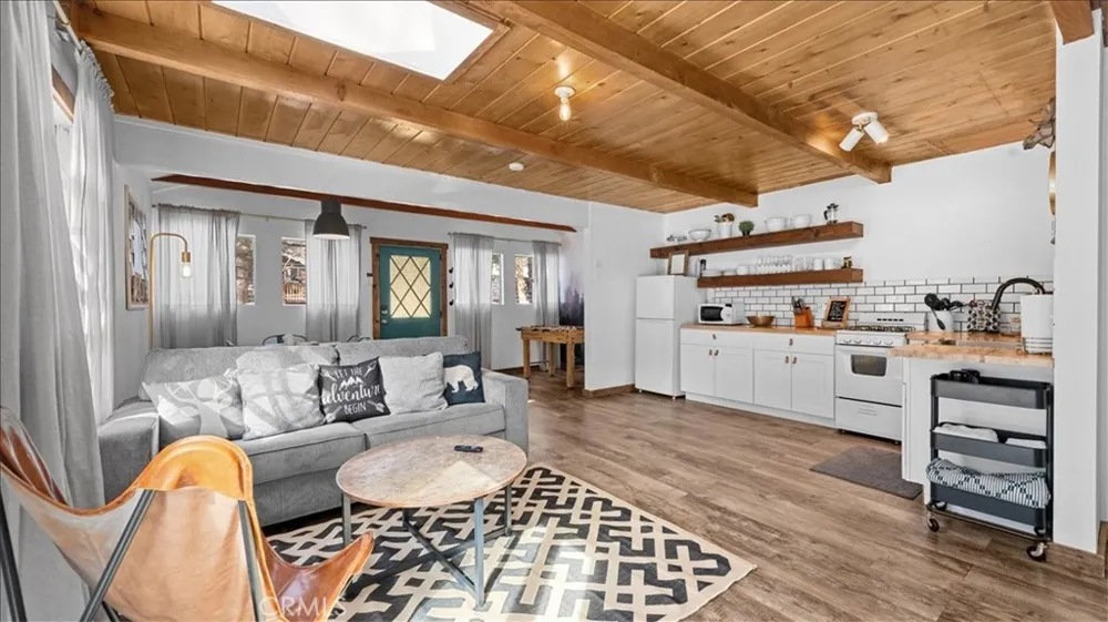 573 Spruce Sugarloaf, CA 92386
