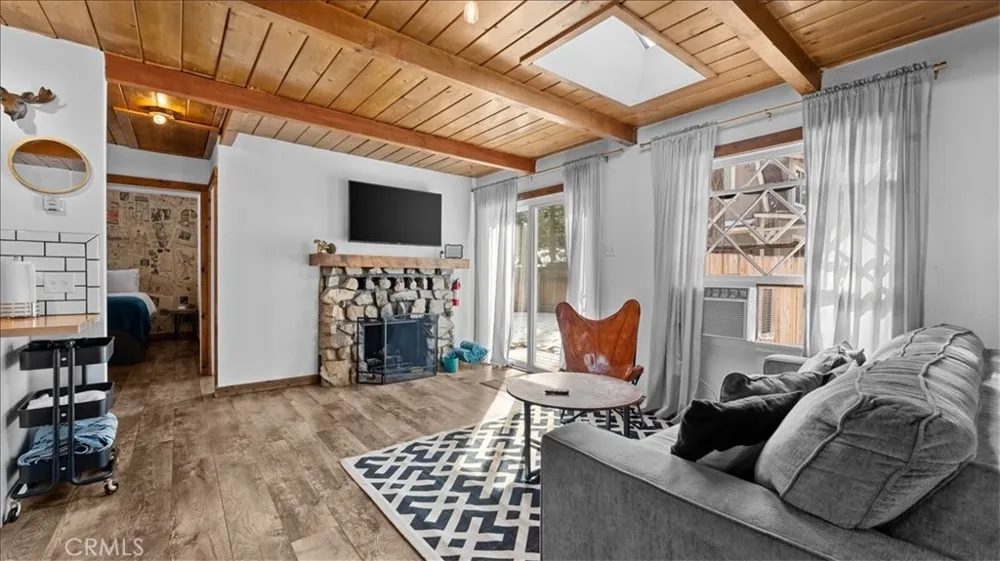 573 Spruce Sugarloaf, CA 92386