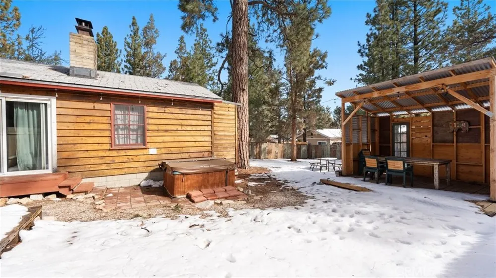 573 Spruce Sugarloaf, CA 92386