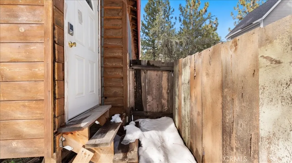 573 Spruce Sugarloaf, CA 92386