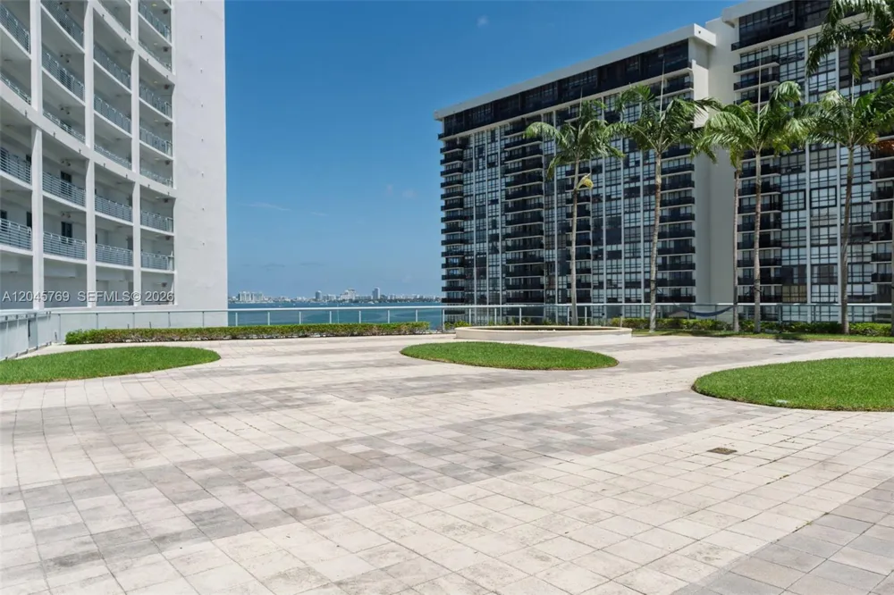 601 NE 36th St #3112 Miami, FL 33137