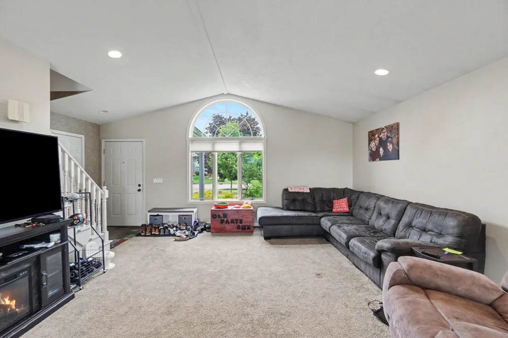 678 Apache Drive Fremont City, MI 49412