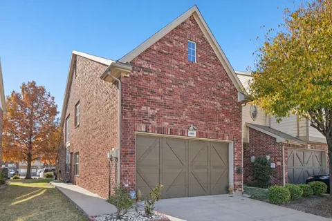 1049 Colonial Drive