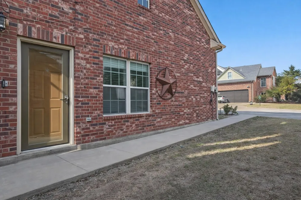 1049 Colonial Drive Coppell, TX 75019