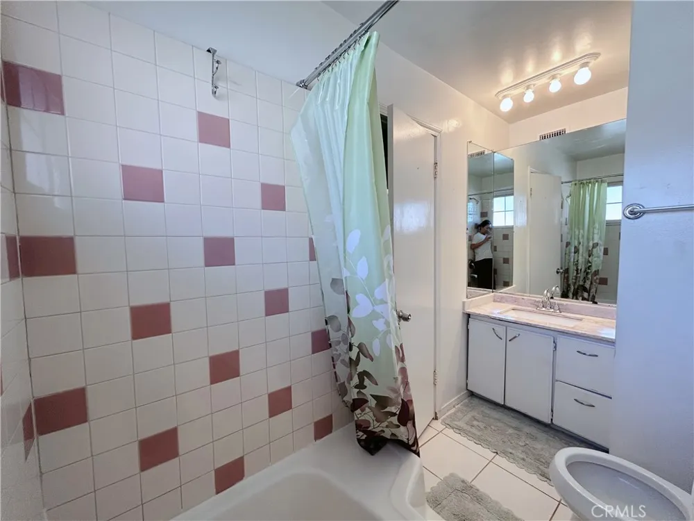 911 E La Verne Ave #1 Pomona, CA 91767