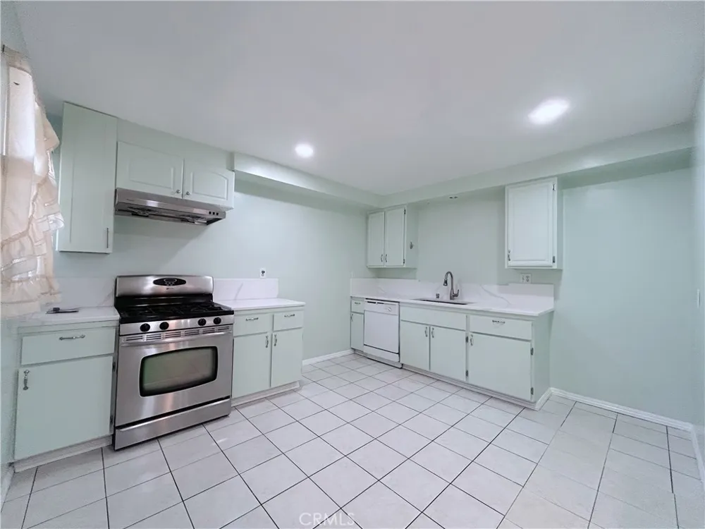 911 E La Verne Ave #1 Pomona, CA 91767
