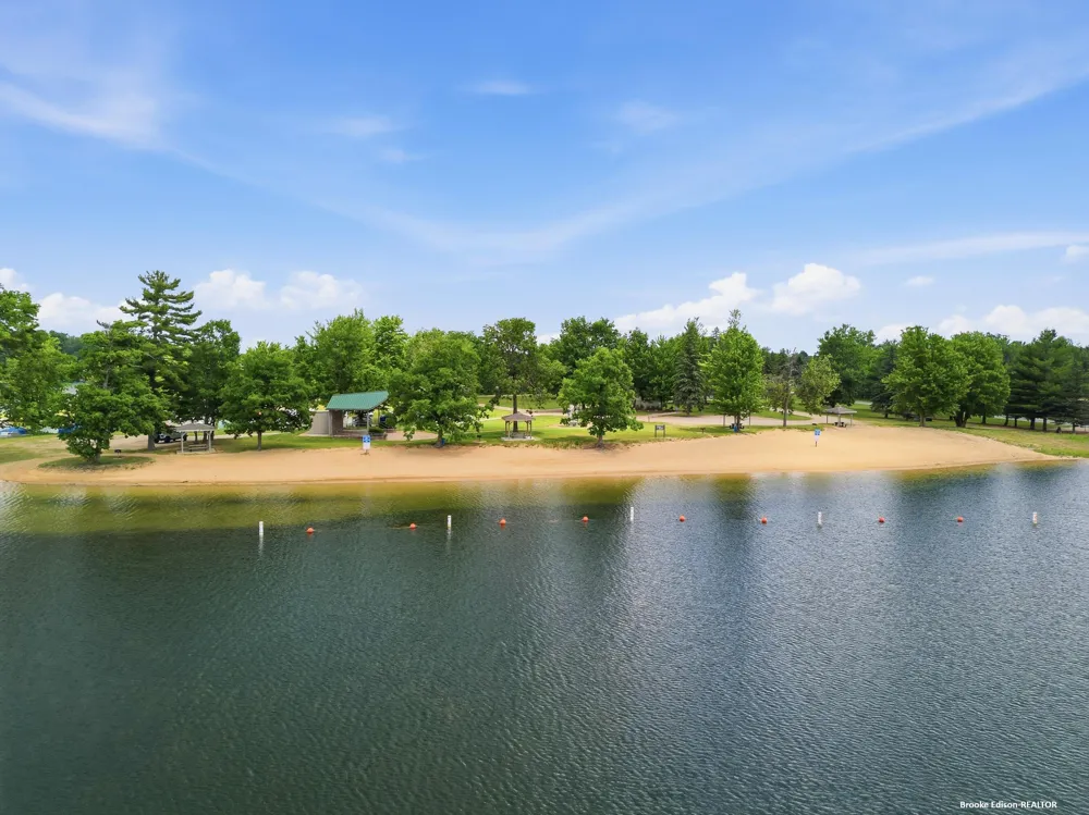6152 Kilkenny Drive Canadian Lakes, MI 49346