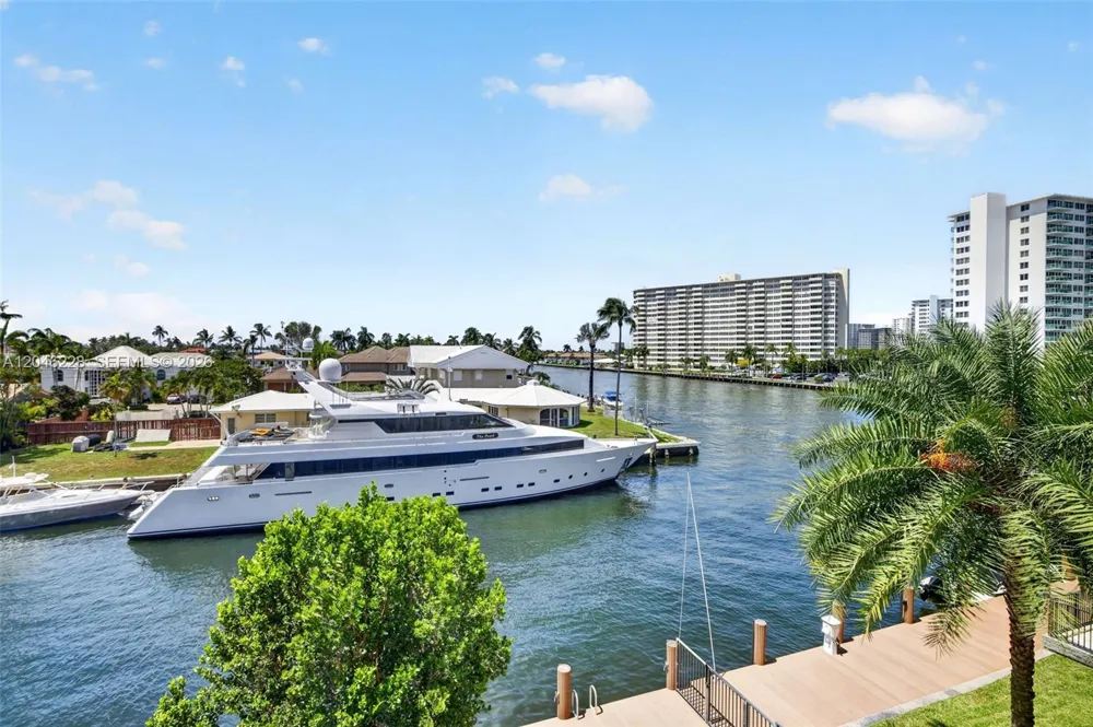 2895 NE 33rd Ct #3A Fort Lauderdale, FL 33306