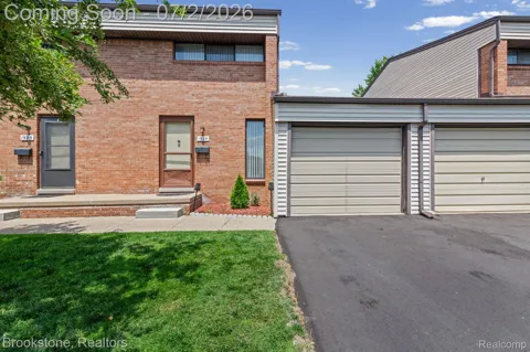 1925 Nicholas Court