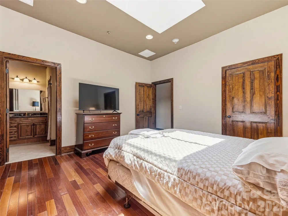 33 Patton Avenue #301 Asheville, NC 28801