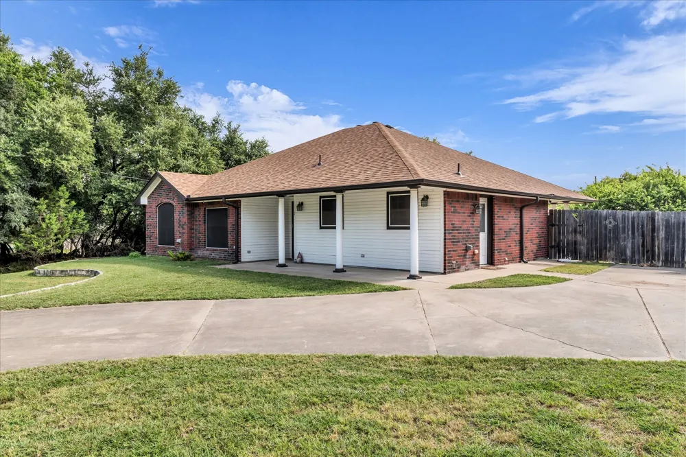 7 Market Loop Morgans Point Resort, TX 76513