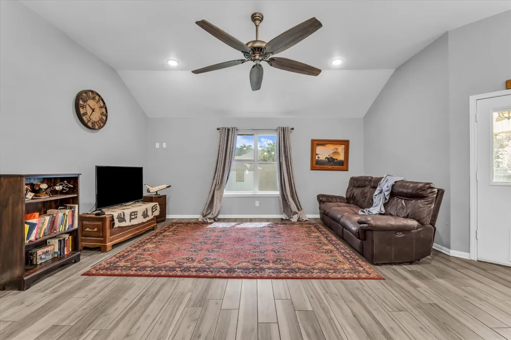 7 Market Loop Morgans Point Resort, TX 76513