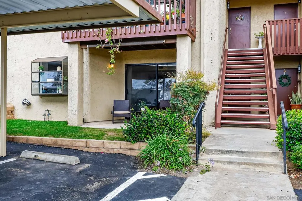 440 Citracado Parkway #5 Escondido, CA 92025
