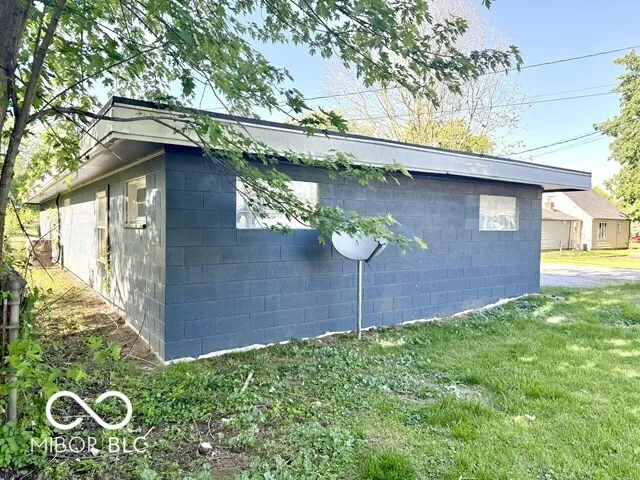 1505 E Wabash Avenue Crawfordsville, IN 47933
