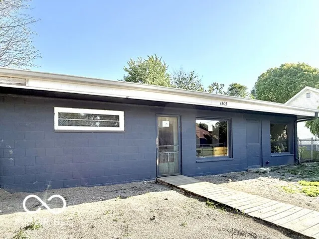 1505 E Wabash Avenue Crawfordsville, IN 47933