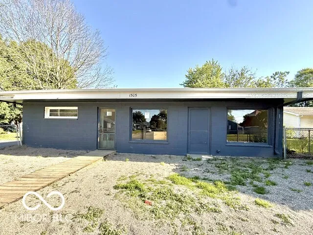 1505 E Wabash Avenue Crawfordsville, IN 47933