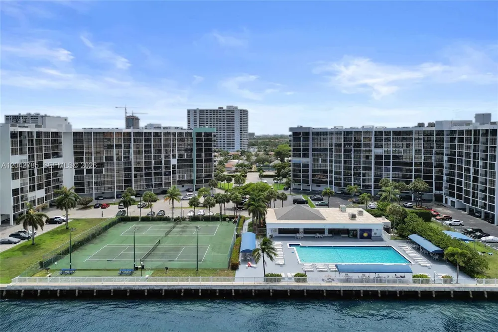 400 Leslie Dr #PH# 1110 Hallandale Beach, FL 33009