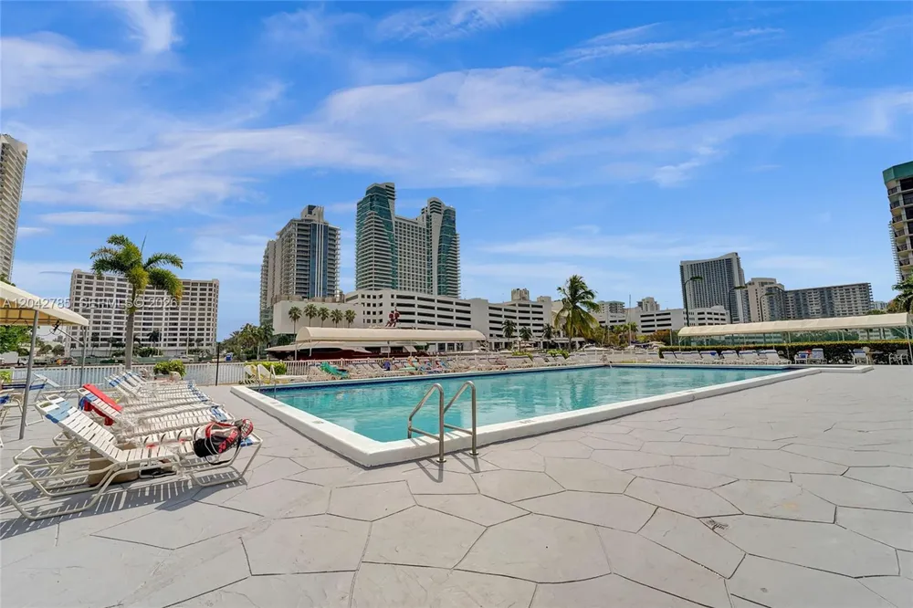 400 Leslie Dr #PH# 1110 Hallandale Beach, FL 33009