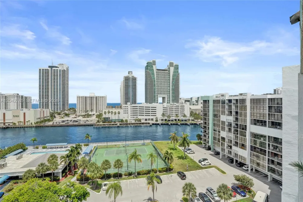 400 Leslie Dr #PH# 1110 Hallandale Beach, FL 33009