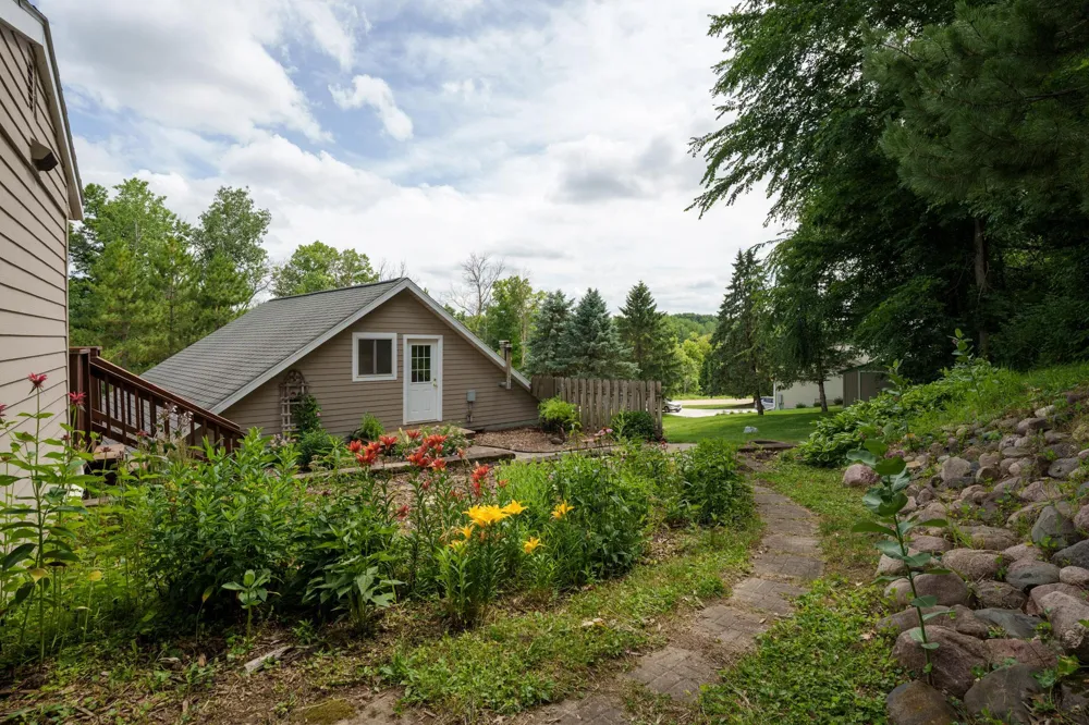15771 Sherwood Trail Zumbrota, MN 55992