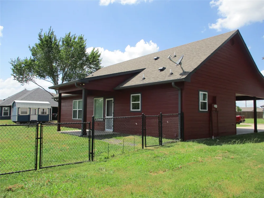148 Mill Street Emory, TX 75440