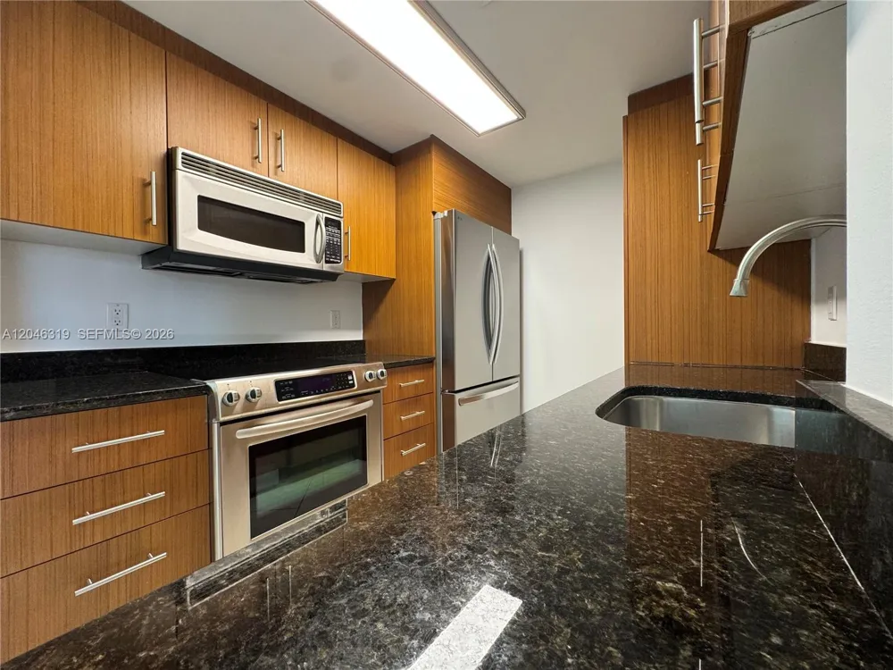 10275 Collins Ave #318 Bal Harbour, FL 33154