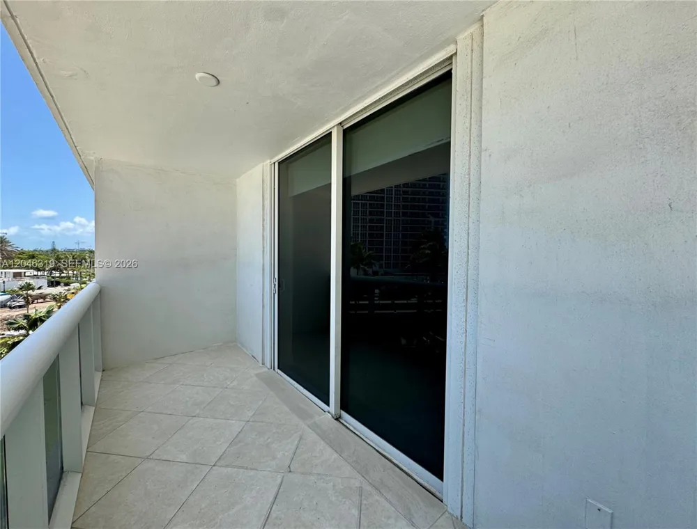 10275 Collins Ave #318 Bal Harbour, FL 33154
