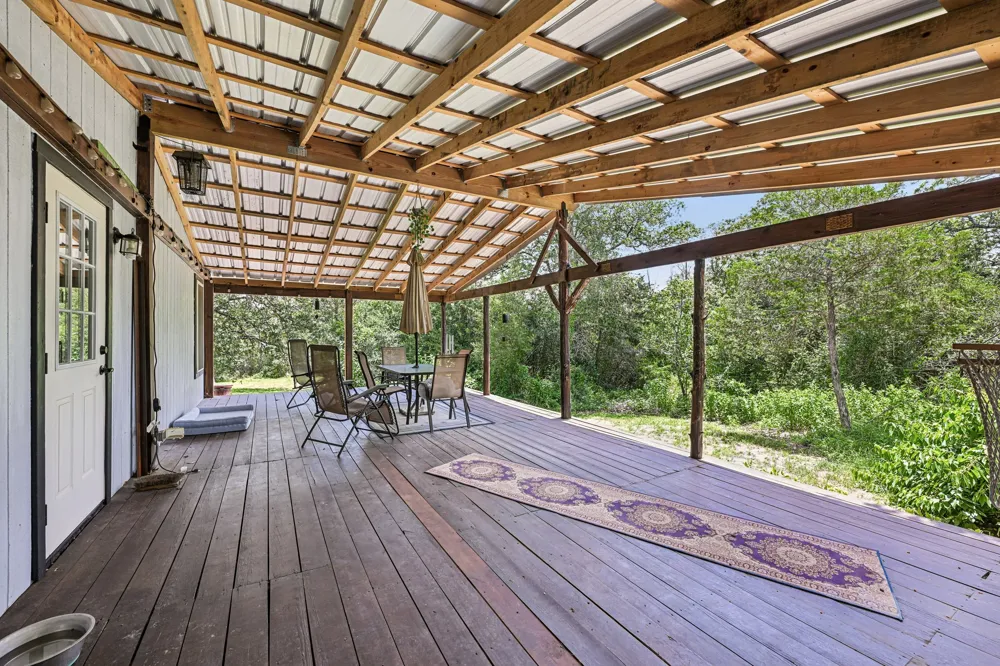 541 Hidden Oaks Drive Elgin, TX 78621