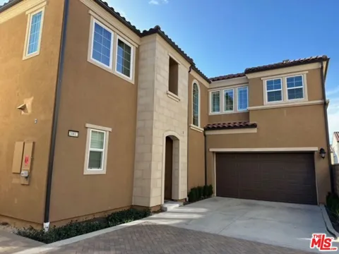 20812 W Bur Oak Circle