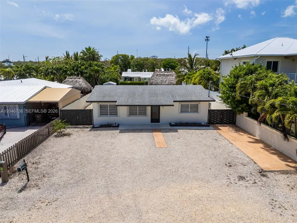 16 Fishermans Trl Key Largo, FL 33037