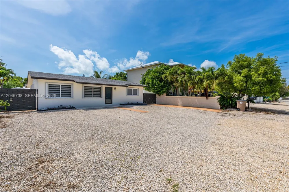 16 Fishermans Trl Key Largo, FL 33037