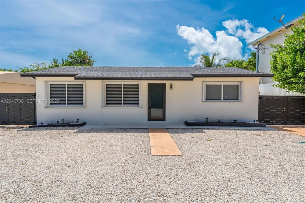 16 Fishermans Trl Key Largo, FL 33037