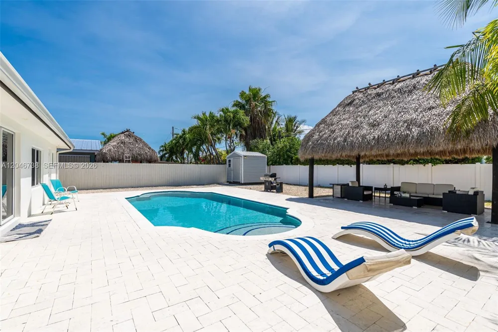 16 Fishermans Trl Key Largo, FL 33037