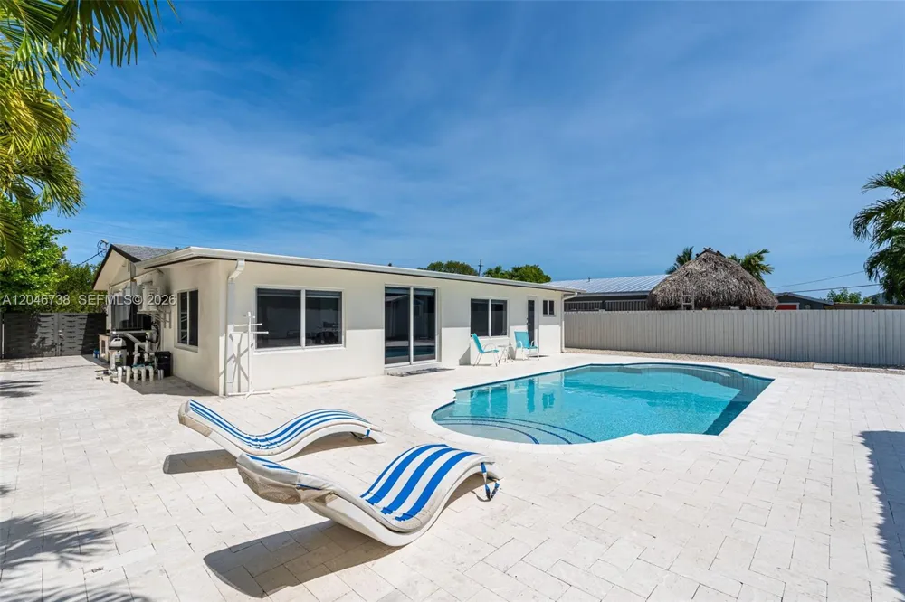 16 Fishermans Trl Key Largo, FL 33037