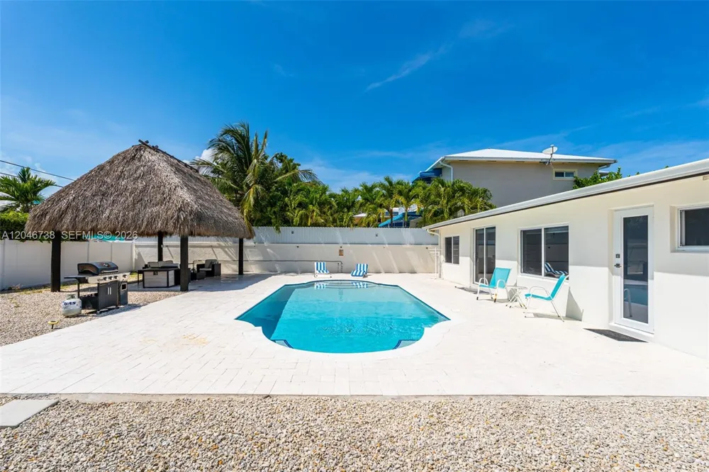 16 Fishermans Trl Key Largo, FL 33037