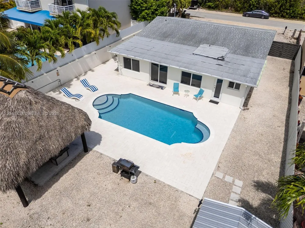16 Fishermans Trl Key Largo, FL 33037