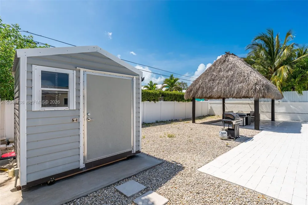 16 Fishermans Trl Key Largo, FL 33037