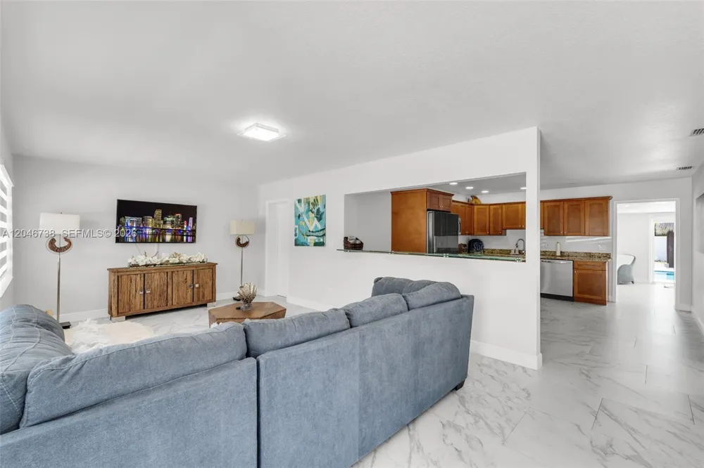 16 Fishermans Trl Key Largo, FL 33037
