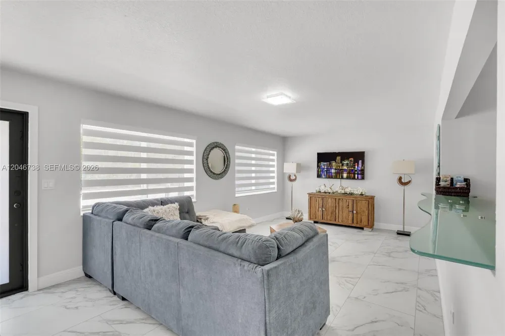 16 Fishermans Trl Key Largo, FL 33037