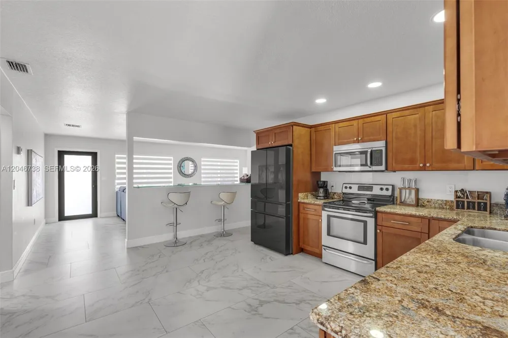 16 Fishermans Trl Key Largo, FL 33037