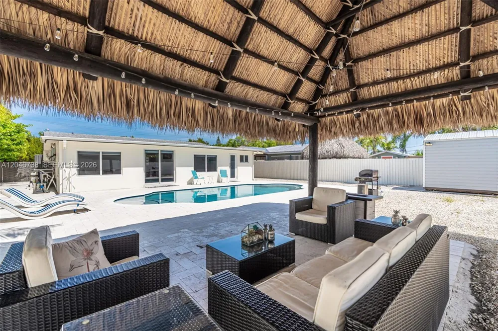 16 Fishermans Trl Key Largo, FL 33037