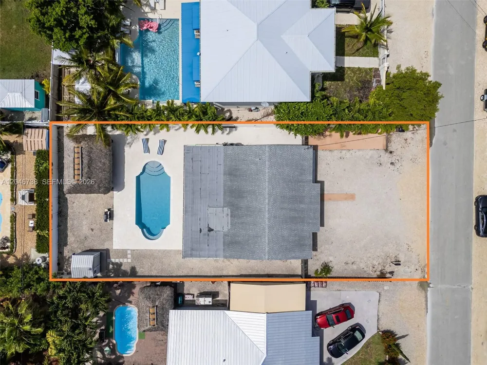 16 Fishermans Trl Key Largo, FL 33037