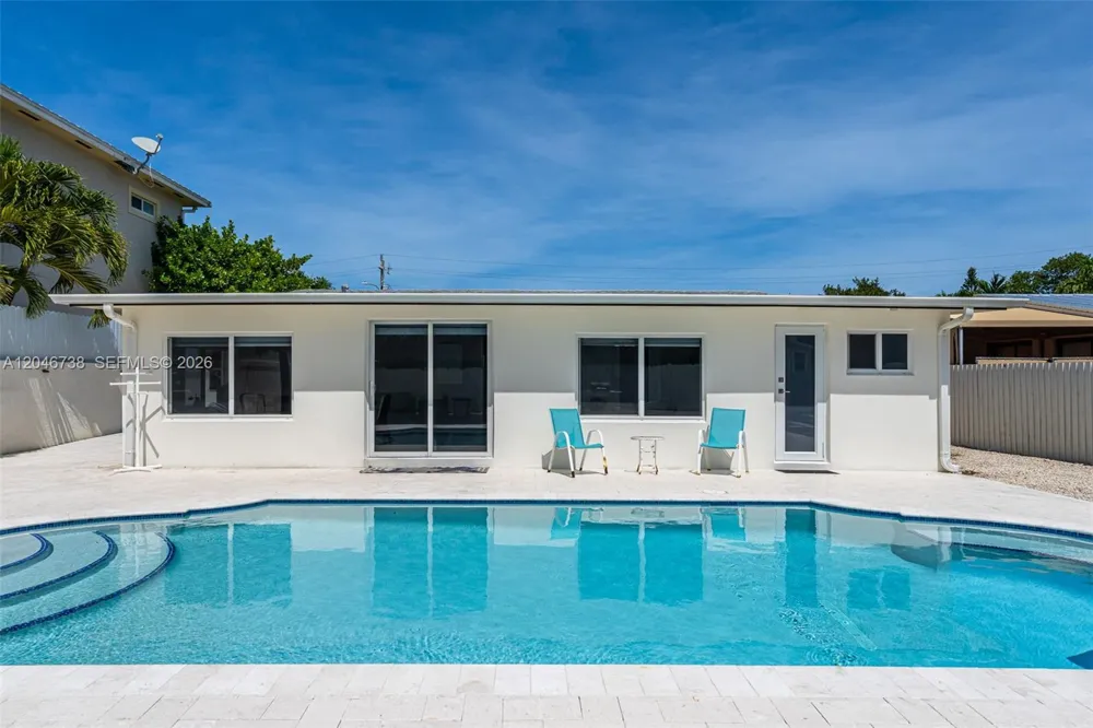 16 Fishermans Trl Key Largo, FL 33037