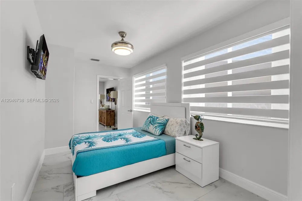 16 Fishermans Trl Key Largo, FL 33037