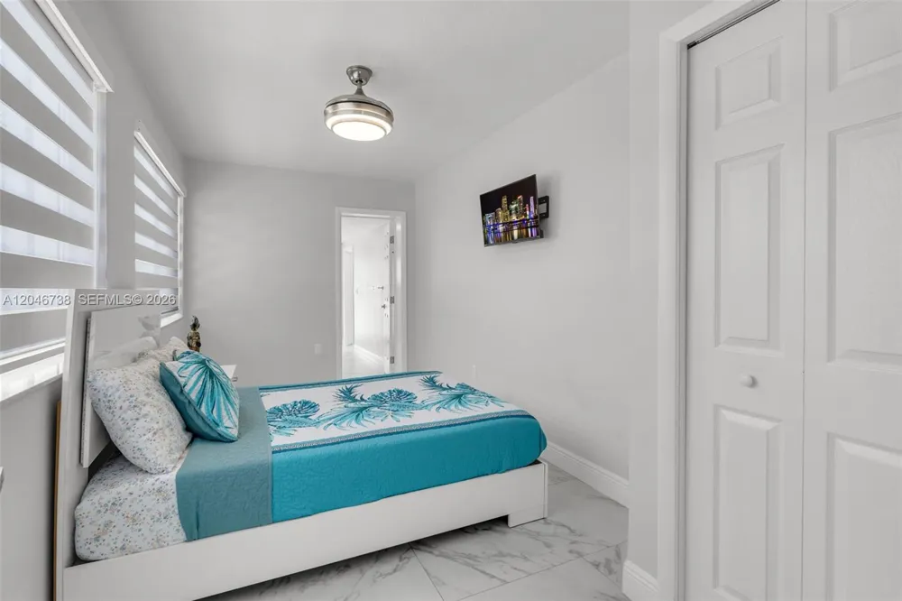 16 Fishermans Trl Key Largo, FL 33037